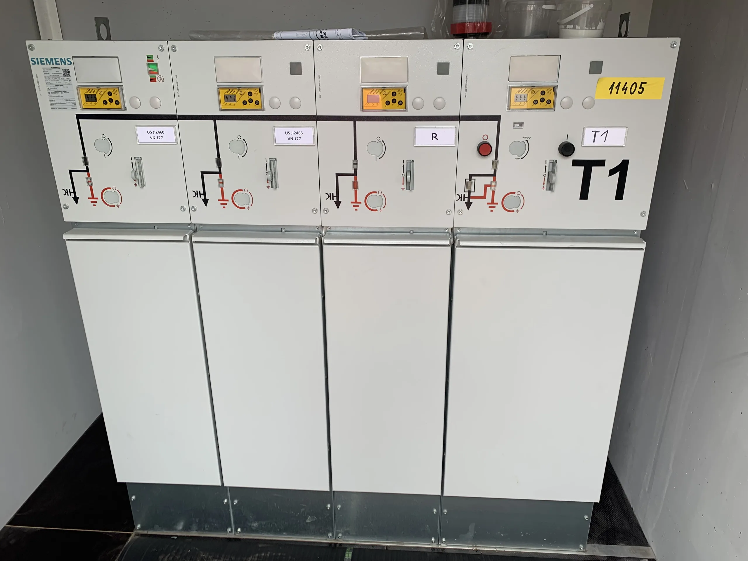 Průmyslová rozvodna Siemens při elektromontáži v hale