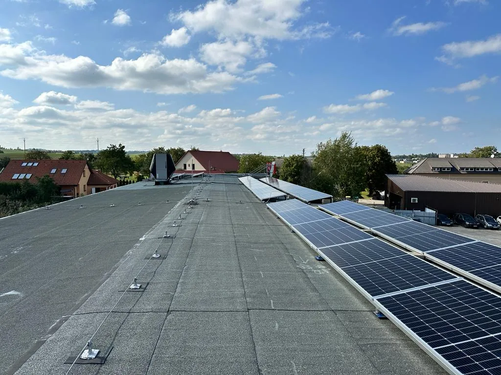 Fotovoltaická elektrárna na střeše průmyslové haly