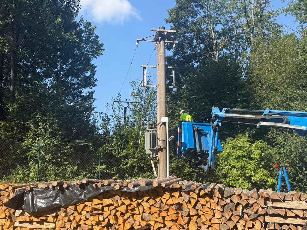 Montáž stožárové trafostanice